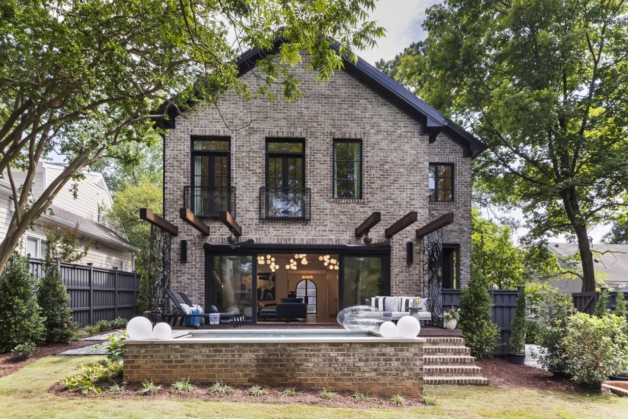Hilary Farr’s modern new home fits right in with our Old Brick House ...